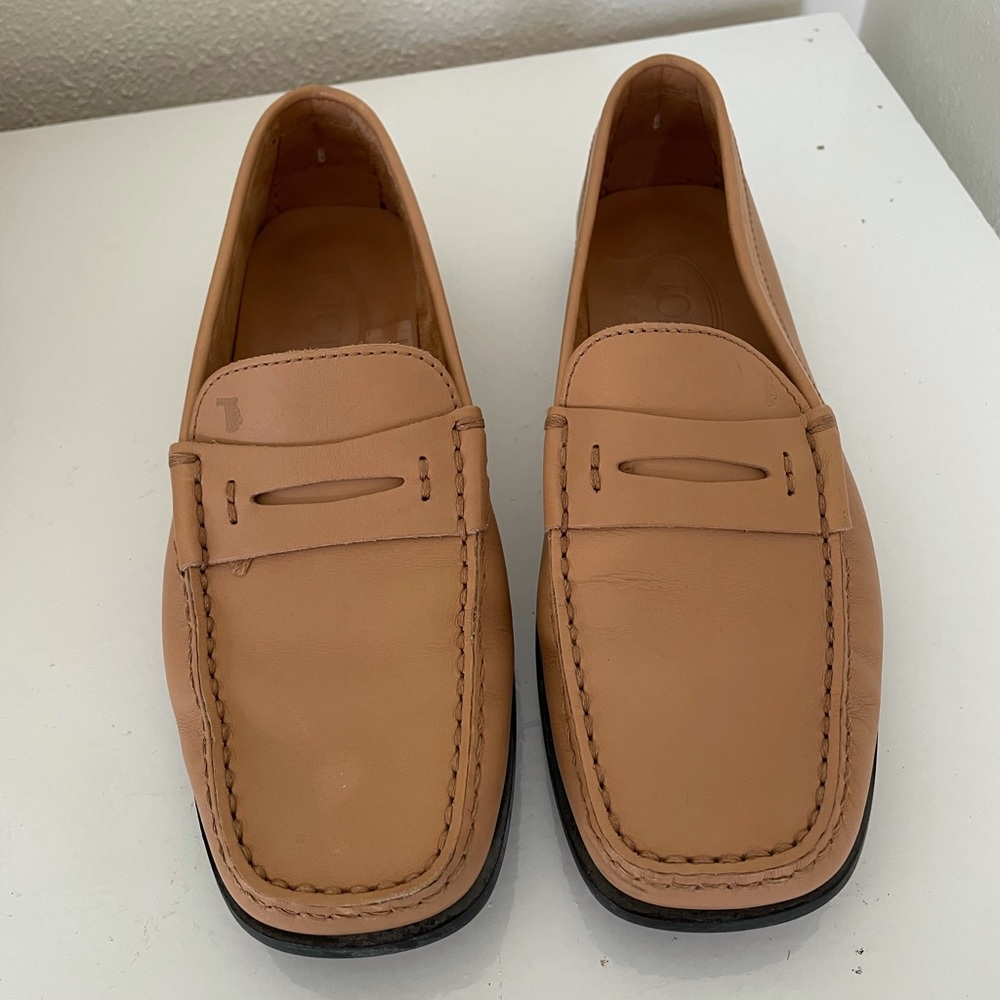 Tod’s Tan Leather Driving Shoes/Loafers EUC  8
